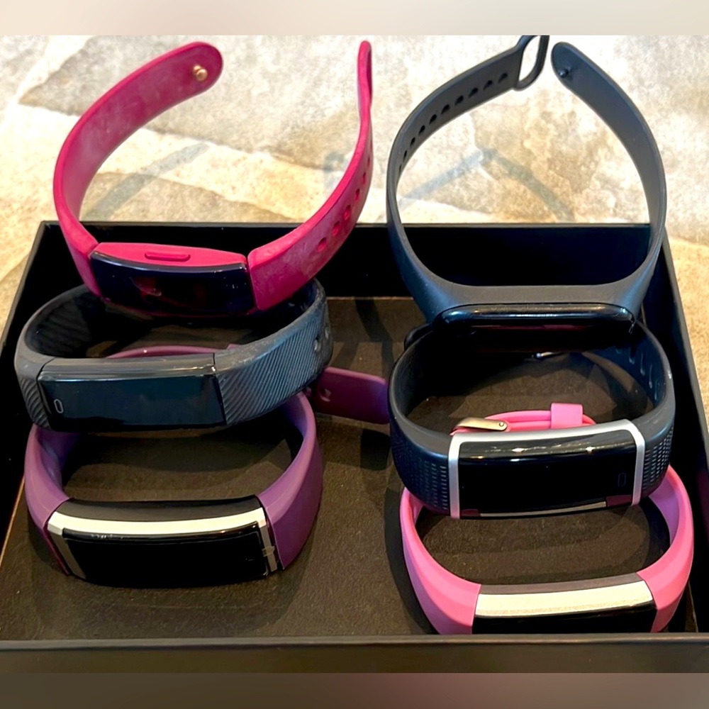Assorted pedometers Untested.